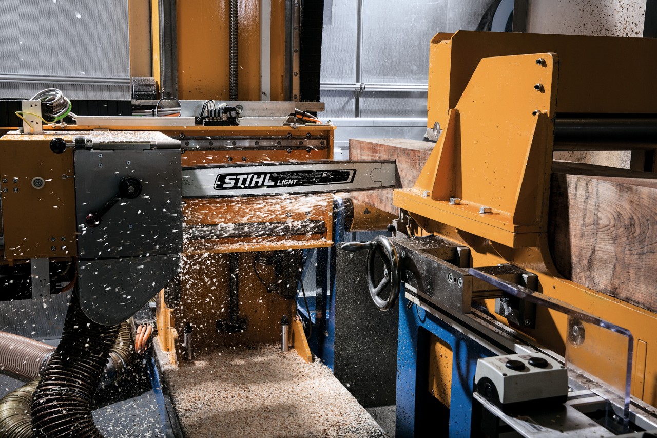 STIHL guide bars are tested in a workshop