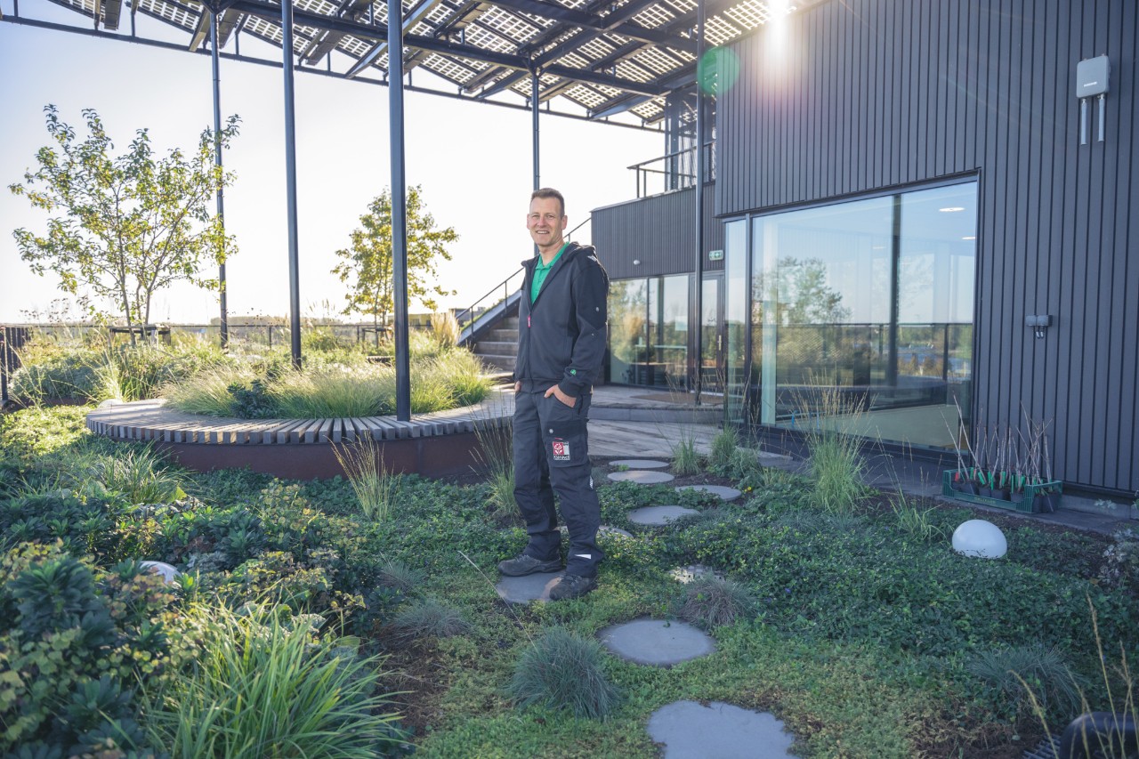 Gert Jansen in the garden of the Ginkel Groep
