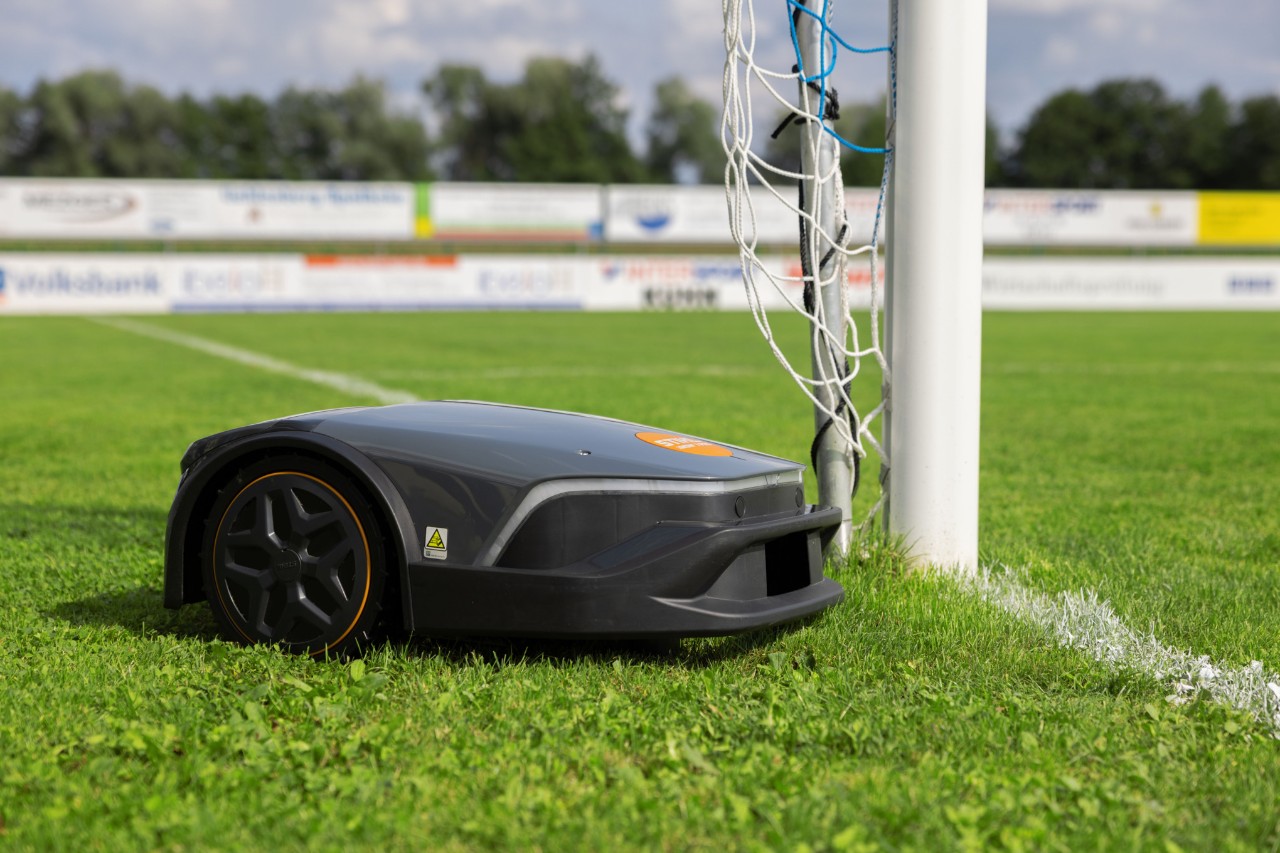 iMOW® 7 Pro on a sports pitch