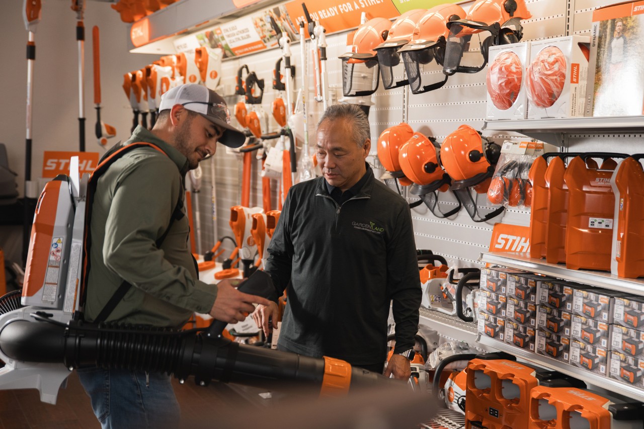 Jaclyn Ishimaru-Gachina’s son looks at a BRA 600 with an AP system battery leaf blower from Richard Ogawa