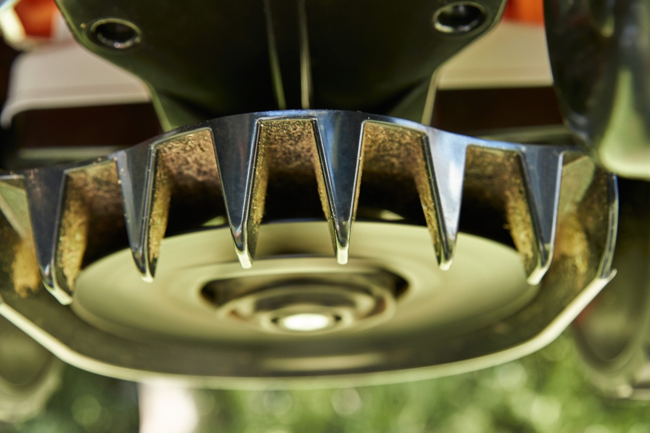 Close-up of the blade on the STIHL iMOW® RMI 422 robot mower